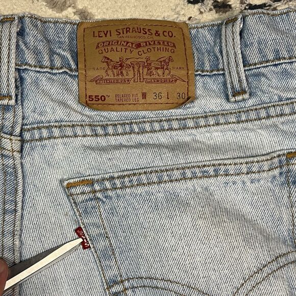 VTG Levis 550 Jeans Men 36x30 Blue Relaxed Tapered 90s Light Wash Tag Distressed - Picture 12 of 16